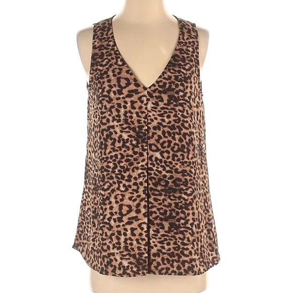 Daniel Rainn Tops - NWOT, 🔥SALE, BUY IT NOW🔥Woman’s animal print tunic  top. Size medium.